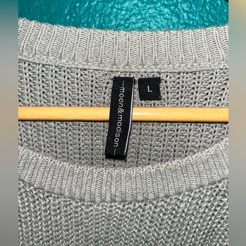 Moon&Madison side tie sweater size large - Picture 2 of 4